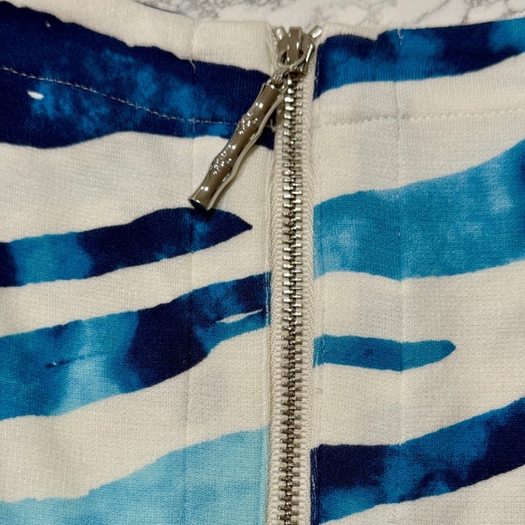 Tommy Bahama Darcy Zanzibar Dress - Size XS - Blue and White Zebra print - Picture 4 of 5